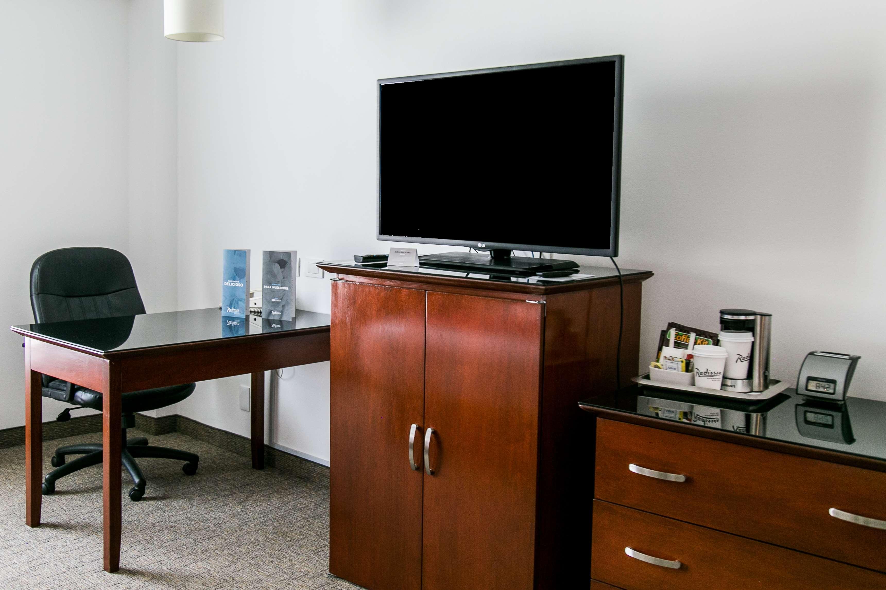 Hotel Radisson Poliforum Plaza 4*